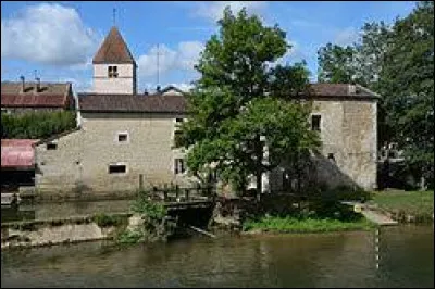 Nous sommes sur les bords de Marne, à Chamarandes-Choignes. Commune du Grand-Est, elle se situe dans le département ...
