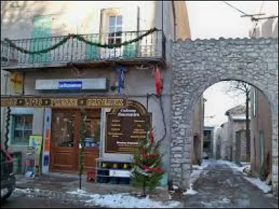 Je vous propose de partir en région P.A.C.A., à Revest-du-Bion. Commune de l'arrondissement de Forcalquier, elle se situe dans le département ...