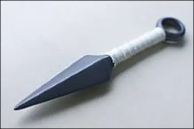 Quel est le nom de ce couteau de lancer avec un anneau au bout du manche ?