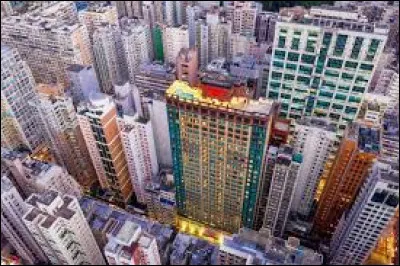 Hong Kong est située dans le Nord-Est de la Chine.