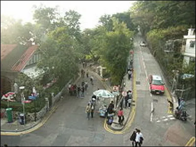 Victoria Harbour est un détroit qui, à Hong Kong, sépare Kowloon de l'île de Hong Kong.