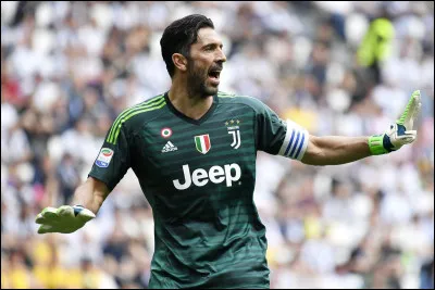 Avant de rejoindre la Juventus en 2001, dans quel club jouait Gianluigi Buffon ?