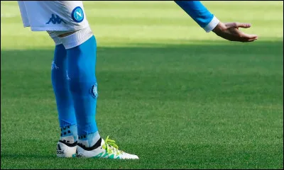 Quel joueur détient le record du plus grand nombre de matchs joués avec Naples ?