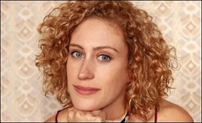 Dans cette série, nous suivons aussi les aventures des amies de Valeria. Que peut-on dire de Nerea ?