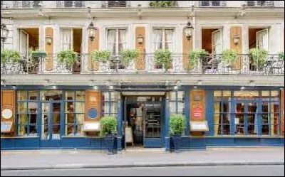 Quel est le nom du plus vieux caf&eacute; de Paris aujourd'hui caf&eacute;-restaurant), qui a ouvert ses portes en 1686 et a accueilli des clients aux noms prestigieux tels que Voltaire, Montesquieu, Rousseau, Diderot mais aussi Robespierre, Danton, Marat... sans oublier Paul Verlaine, Victor Hugo, Alfred de Musset et George Sand, et m&ecirc;me Napol&eacute;on ?
