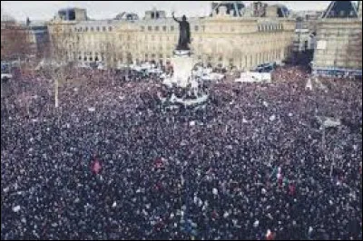 Quel journal satirique fran&ccedil;ais a &eacute;t&eacute; victime d'une attaque terroriste islamiste en janvier 2015 &agrave; Paris ?