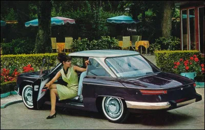 Ce coupé sorti en 1963 fut le dernier modèle d'un constructeur français pourtant l'un des premiers. De quel constructeur s'agit-il ?