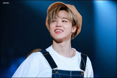 Avec quel membre de son groupe de K-pop, allait-il au lycée ?