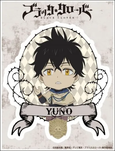 Est-ce que Yuno porte son uniforme (sa cape) ?