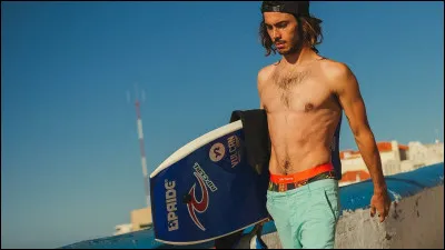 Quelles sont les initiales de "Pierre-Louis" ? (dans l'ordre)