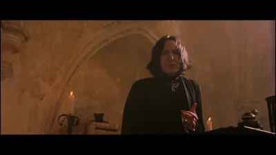 Quelle est la question que le professeur Rogue pose à Harry lors du premier cours de potion ?