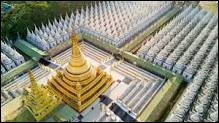 Retournons le temps d'une question en Birmanie et allons à la pagode Kuthodaw, ensemble constitué de 729 stûpas (structure architecturale bouddhiste et jaïna) et en son centre d'un stûpa doré, haut de 57 m. Que représentent ces 730 stûpas ?