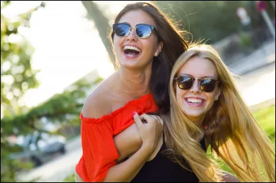 Vous allez à une fête mais vous vous retrouvez avec le même tee-shirt, comment réagissez-vous ?