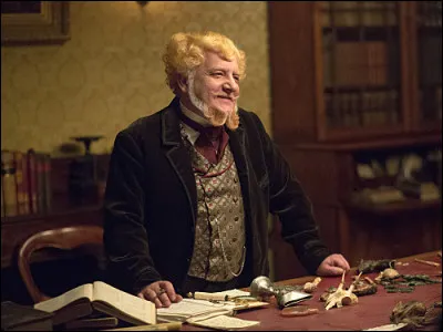 Quel est le personnage de Simon Russell Beale ?