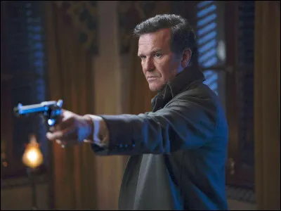 Quel est le personnage de Douglas Hodge ?