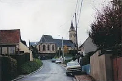 Nous terminons notre balade dans les Hauts-de-France, à Vauchelles-lès-Quesnoy. Commune de l'arrondissement d'Abbeville, elle se situe dans le département ...