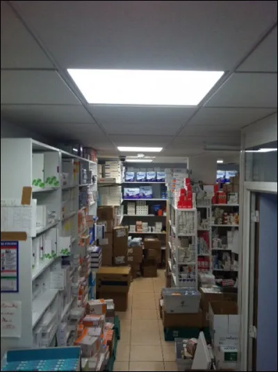 Dans cet espace clos, on trouve des médicaments pour toutes pathologies. Ceci est une...