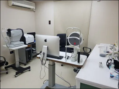 Effectuer un bilan des yeux ou encore détecter voire surveiller une maladie touchant l'il, ce spécialiste dispose de tout le nécessaire à bord. C'est...