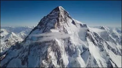À combien d'altitude culmine le K2 ?