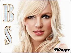 Avec qui chante-t-elle dans ' me against the music ' ?