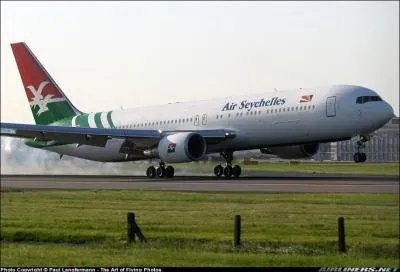 Sur quelle le se situe le plus grand aroport des Seychelles ?