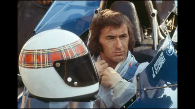 Ce pilote automobile britannique, trois fois champion du monde de Formule 1 en 1969, 1971 et 1973, c'est ... Stewart.