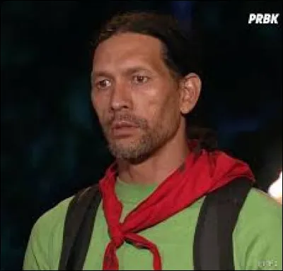 Lorsque Teheiura a gagné l'épreuve de confort où la récompense était des cookies et du chocolat, avec qui a-t-il pris la décision de la partager ?