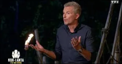 Comment s'appelle le présentateur de Koh-Lanta' ?