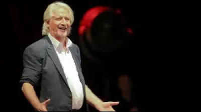 Qui est cet humoriste animateur de l'émission télévisée « Le plus grand cabaret du monde », entre 1998 et 2019 ?