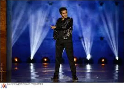 Quel humoriste franco-marocain, handicapé d'un bras à la suite d'un accident, a créé le festival Marrakech du Rire en 2011 ?