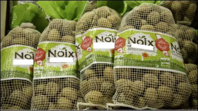 Quelle ville française est réputée pour sa production 
de noix (AOC depuis 1938) ?