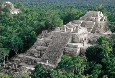 La civilisation ... occupait un territoire centré sur la péninsule du Yucatán.