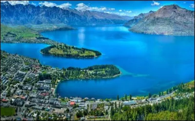 Queenstown est une ville qui se situe en :