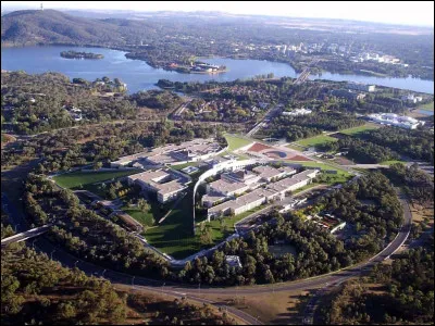 Quel pays a pour capitale Canberra ?