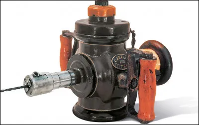 Quelle entreprise a inventé en 1895 les premières perceuses portatives ?