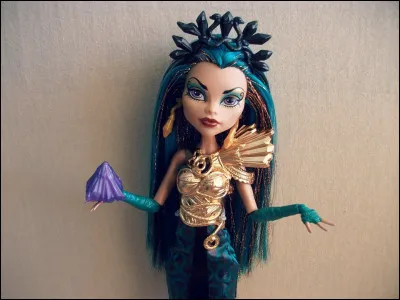 Comment s'appelle la s�ur de Cl&eacute;o De Nile ?