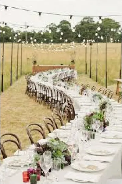 Sur la photo, vous pouvez voir la décoration d'un mariage oriental.