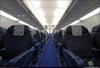 Si vous avez une bonne vue, vous parviendrez  trouver dans l'avion de quelle compagnie cette photo a-t-elle t prise...