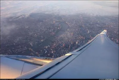 Au dessus de quelle ville passe l'avion d'o la photo a t prise ?