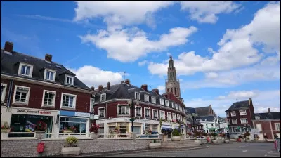 Petite ville de 5 800 habitants du d&eacute;partement de la Somme, situ&eacute;e dans l'est du d&eacute;partement, dans la plaine du Santerre :