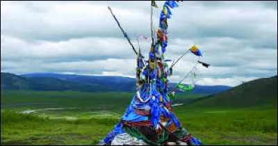 Pourriez-vous compléter le nom de cette montagne sacrée, située en Mongolie ?