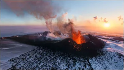 Tout à l'autre bout de la Russie, je vous demande maintenant où se situent ces volcans qui composent l'une des régions volcaniques les plus exceptionnelles au monde :