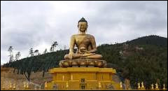 Visitons un petit pays montagneux : le Bhoutan. Quelle est la hauteur du Bouddha Dordenma, l'un des bouddhas les plus grands au monde ?