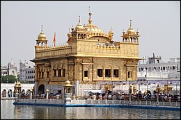 Retournons en Inde pour visiter le Temple d'or (ou Harmandir Sahib), édifice le plus sacré des Sikhs, qui est recouvert d'or fin. En quelle année a-t-il été fondé ?
