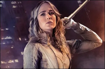 De quelle saga vient initialement Sara Lance ?
