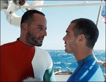 Jean Reno joue le grand apniste Enzo Molinari au ct de Jean-Marc Barr jouant aussi un apniste clbre : Jaques Mayol, un film bas sur l'eau et l'apne. Mais, dans quel film ?