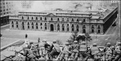 Le 11 septembre 1973, quel président chilien est renversé par un général de l'armée soutenu par les États-Unis, lors du siège et bombardement du palais présidentiel ?