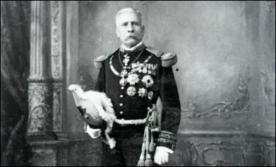 Quel militaire mexicain a gouverné sans partage son pays pendant 34 ans, jusqu'à la révolution mexicaine de 1910 ?