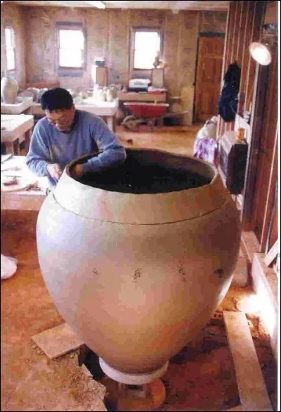 Il s'est fait enfermer dans une jarre par les géants Éphialtès et Otos (les Aloades).