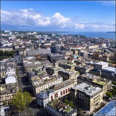 &Agrave; Gen&egrave;ve, quelle attraction touristique mesure 140 m&egrave;tres ?